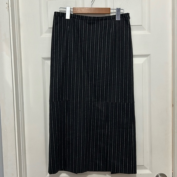 Hugo Boss Dresses & Skirts - HUGO BOSS wool pencil skirt.